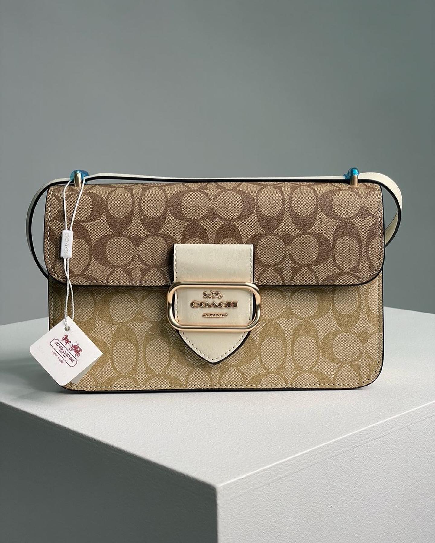 LARGE MORGAN SQUARE CROSSBODY IN BLOCKED SIGNATURE CANVAS (COACH CM089)